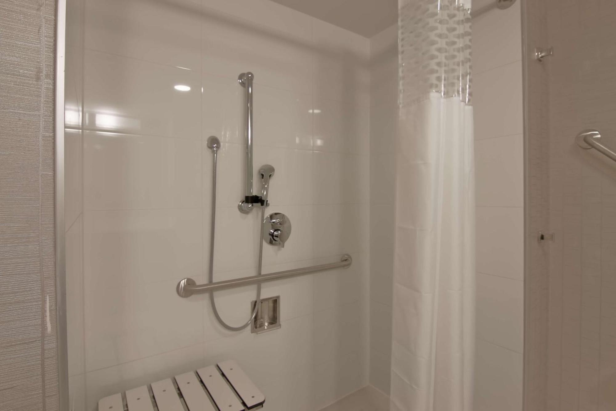 Hampton Inn & Suites By Hilton Toronto Маркем Экстерьер фото